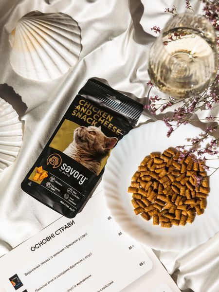 Хрустящие лакомства Savory Snack Подушечки для прихотливых кошек, с курицей и сыром, 60 г Savory_31461 фото